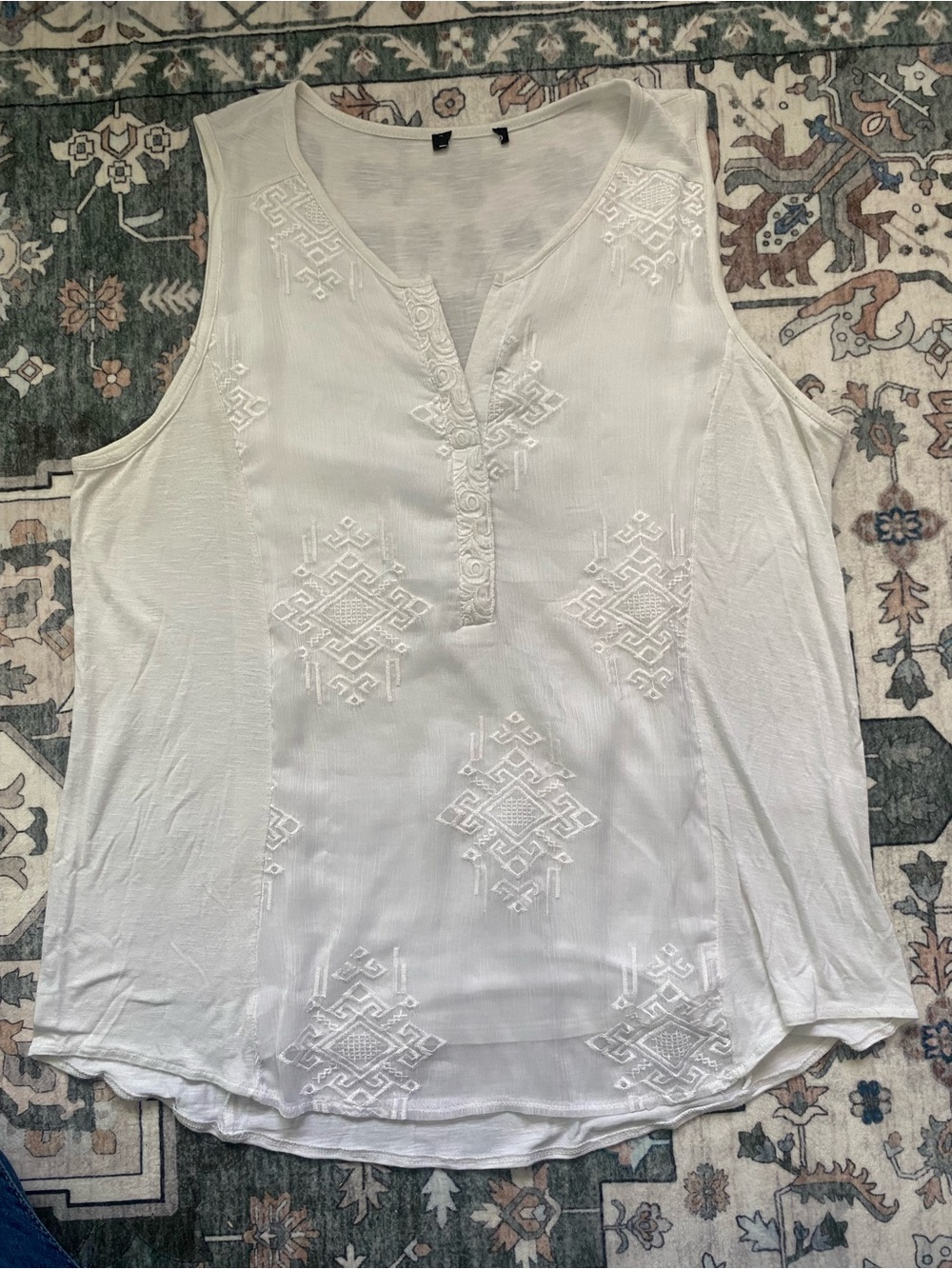 RXB XL White Sleeveless Lightweight Embroidered Geometric Henley Tank Top